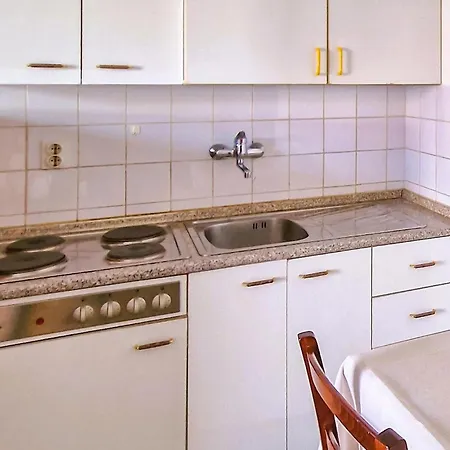 Nice In With Kitchen Apartment *